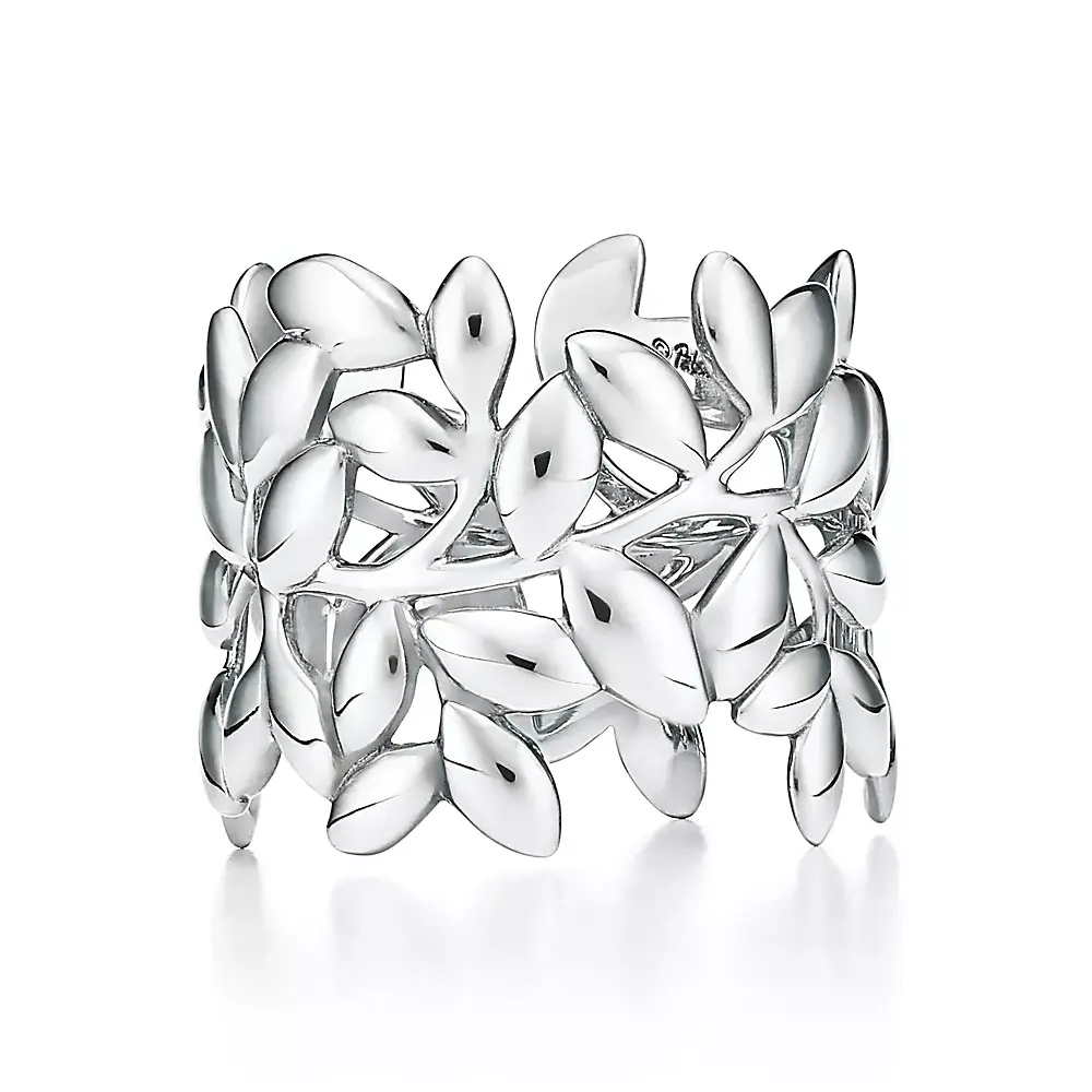 Кольцо Tiffany & Co. x Paloma Picasso Olive Leaf Band, серебро
Кольцо Tiffany & Co. x Paloma Picasso Olive Leaf Band, серебро