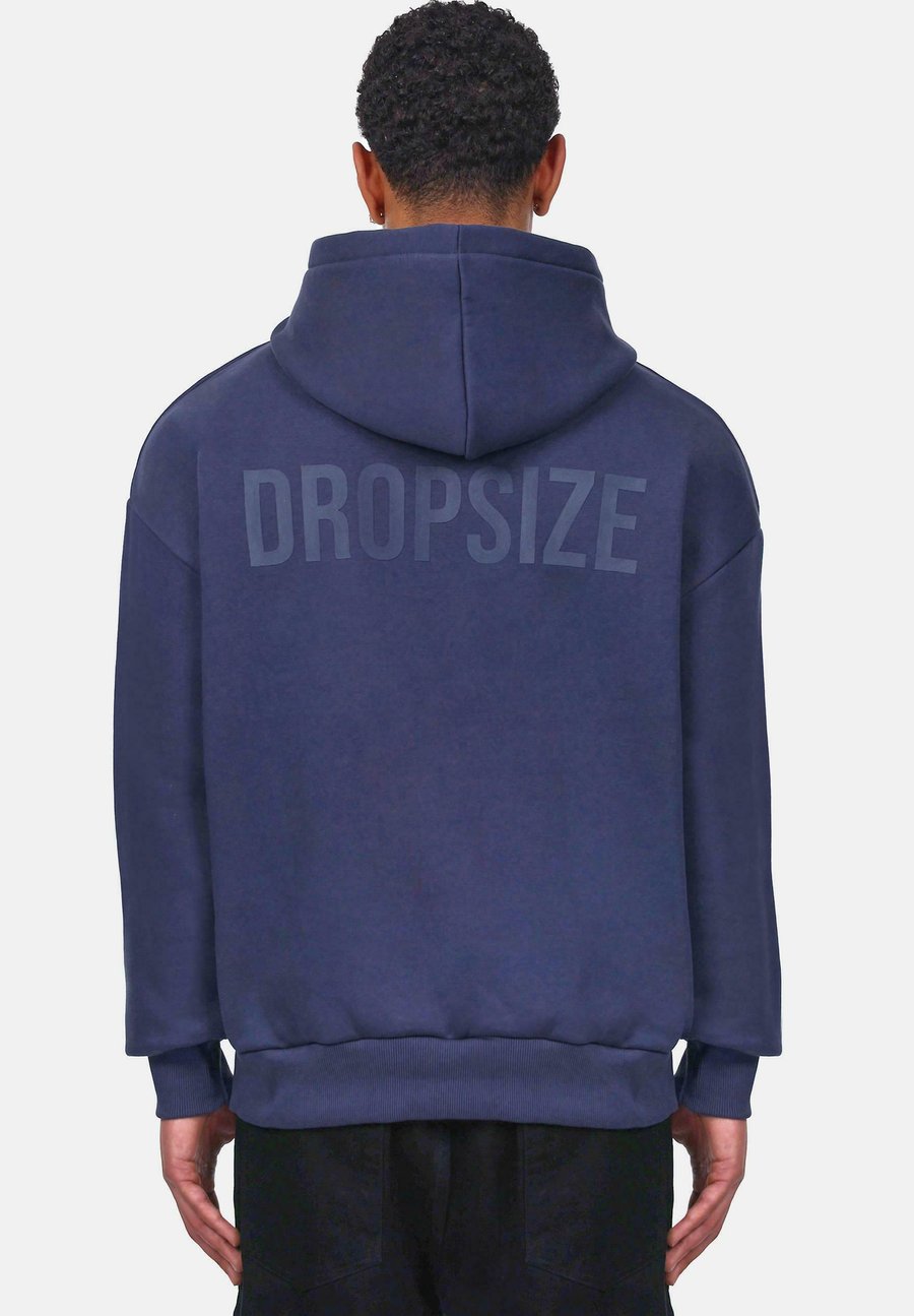Худи Dropsize HEAVY PRINT , Navy/Dark Blue
Худи Dropsize HEAVY PRINT , Navy/Dark Blue