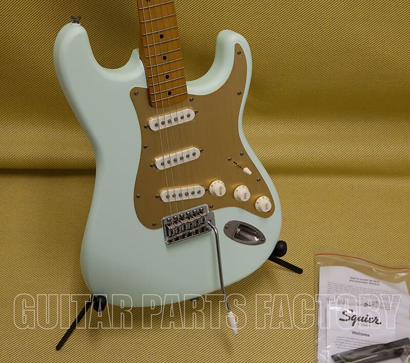 037-9510-572 Squier 40th Anniversary Strat Guitar Vintage Edition Sonic Blue
037-9510-572 Squier 40th Anniversary Strat Guitar Vintage Edition Sonic Blue