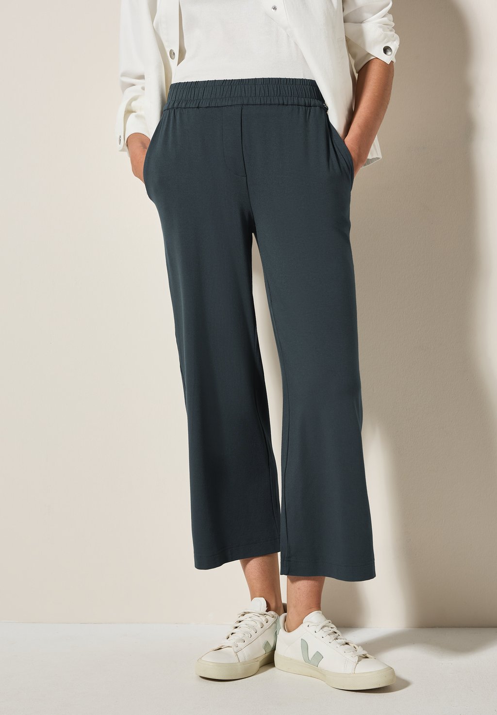 Брюки WIDE LEG Cecil, темно-зеленый
Брюки WIDE LEG Cecil, темно-зеленый