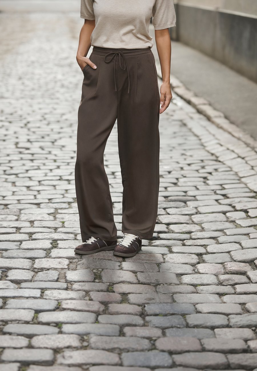 Брюки Kaffe LAUREN, Chocolate Brown Cc/Dark Brown
Брюки Kaffe LAUREN, Chocolate Brown Cc/Dark Brown