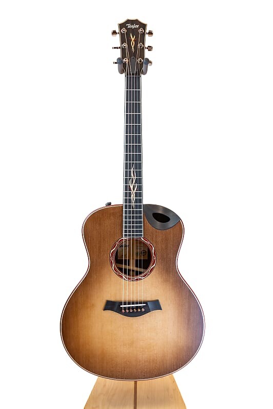 Taylor Custom GS 2022 Wild Honey Burst Torrified Lutz Spruce Top, палисандр B/S, переплет Cocobolo
Taylor Custom GS 2022 Wild Honey Burst Torrified Lutz Spruce Top, палисандр B/S, переплет Cocobolo