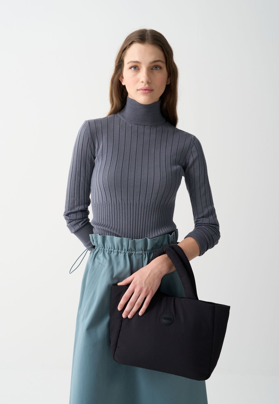 Сумка-шоппер Colmar Originals PUFFY TOTE, Black
Сумка-шоппер Colmar Originals PUFFY TOTE, Black