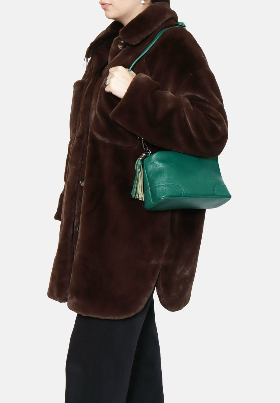 Сумка кросс-боди Chiara Ferretti Cross body bag, Pavone/Dark Green
Сумка кросс-боди Chiara Ferretti Cross body bag, Pavone/Dark Green