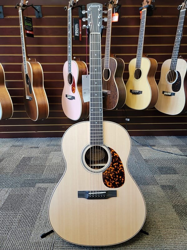 Акустическая гитара Larrivee L-03RE - Natural
Акустическая гитара Larrivee L-03RE - Natural