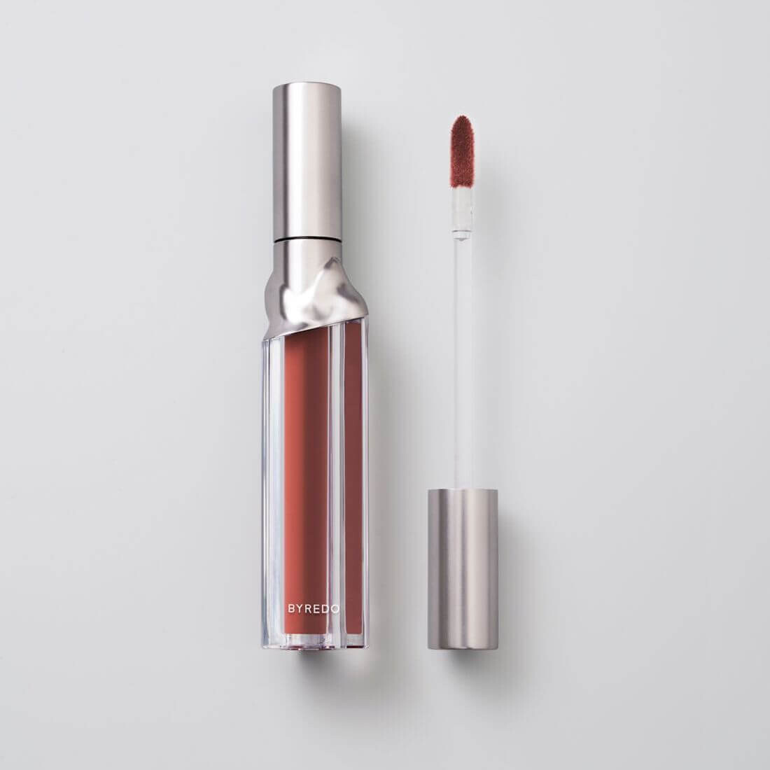 Жидкая помада для губ Byredo Vinyl Vesuvio, 4 мл, коричнево-оранжевый
Жидкая помада для губ Byredo Vinyl Vesuvio, 4 мл, коричнево-оранжевый