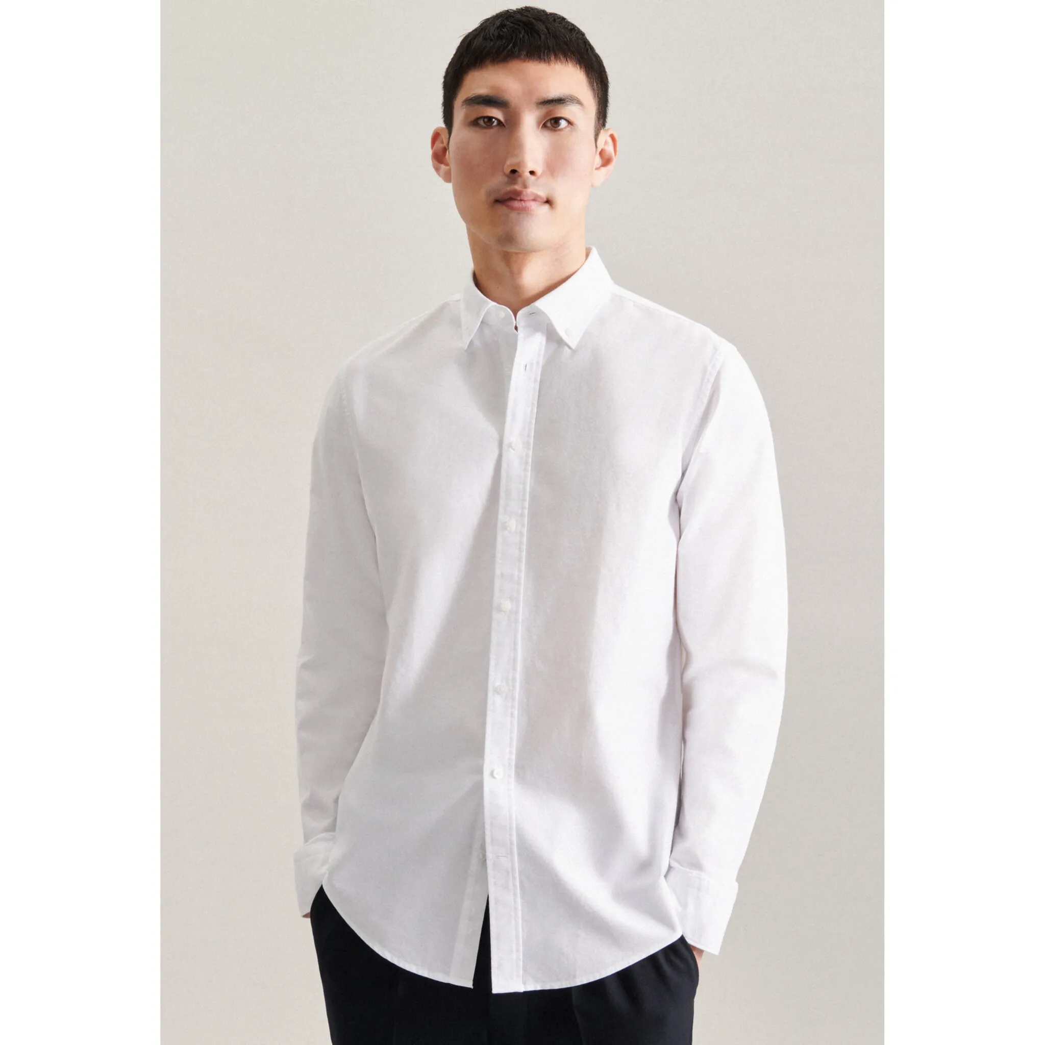 Seidensticker деловая рубашка "Shaped", фасонный воротник на пуговицах с длинными рукавами однотонный, белый
Seidensticker деловая рубашка "Shaped", фасонный воротник на пуговицах с длинными рукавами однотонный, белый