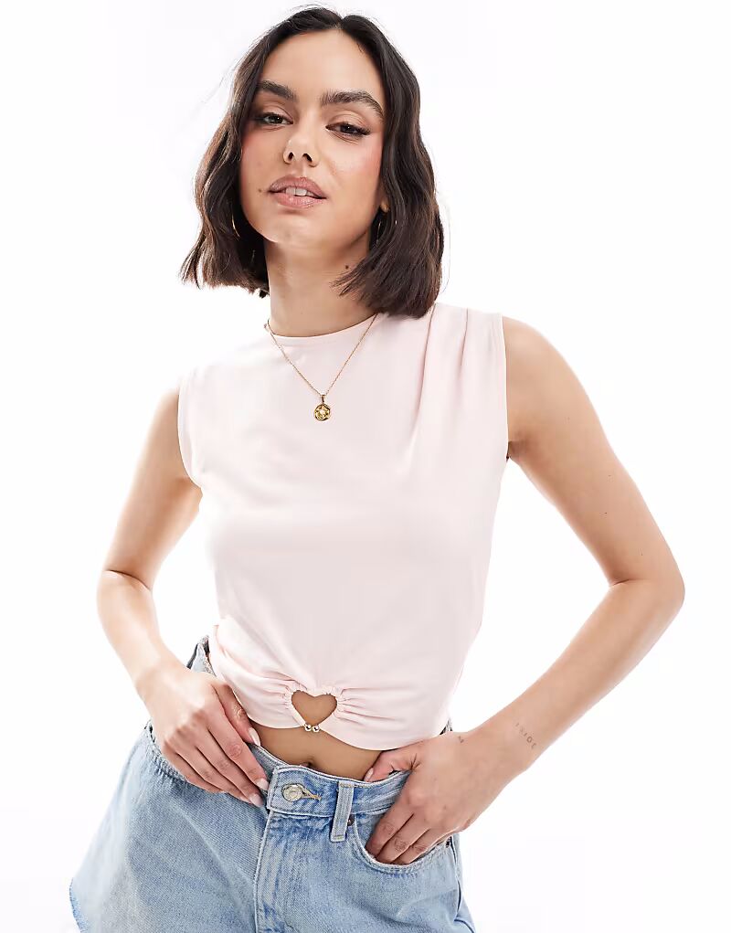 Эксклюзивный топ без рукавов с вырезом-лодочкой от The Frolic нежно-розового цвета с отделкой в виде сердца
Эксклюзивный топ без рукавов с вырезом-лодочкой от The Frolic нежно-розового цвета с отделкой в виде сердца