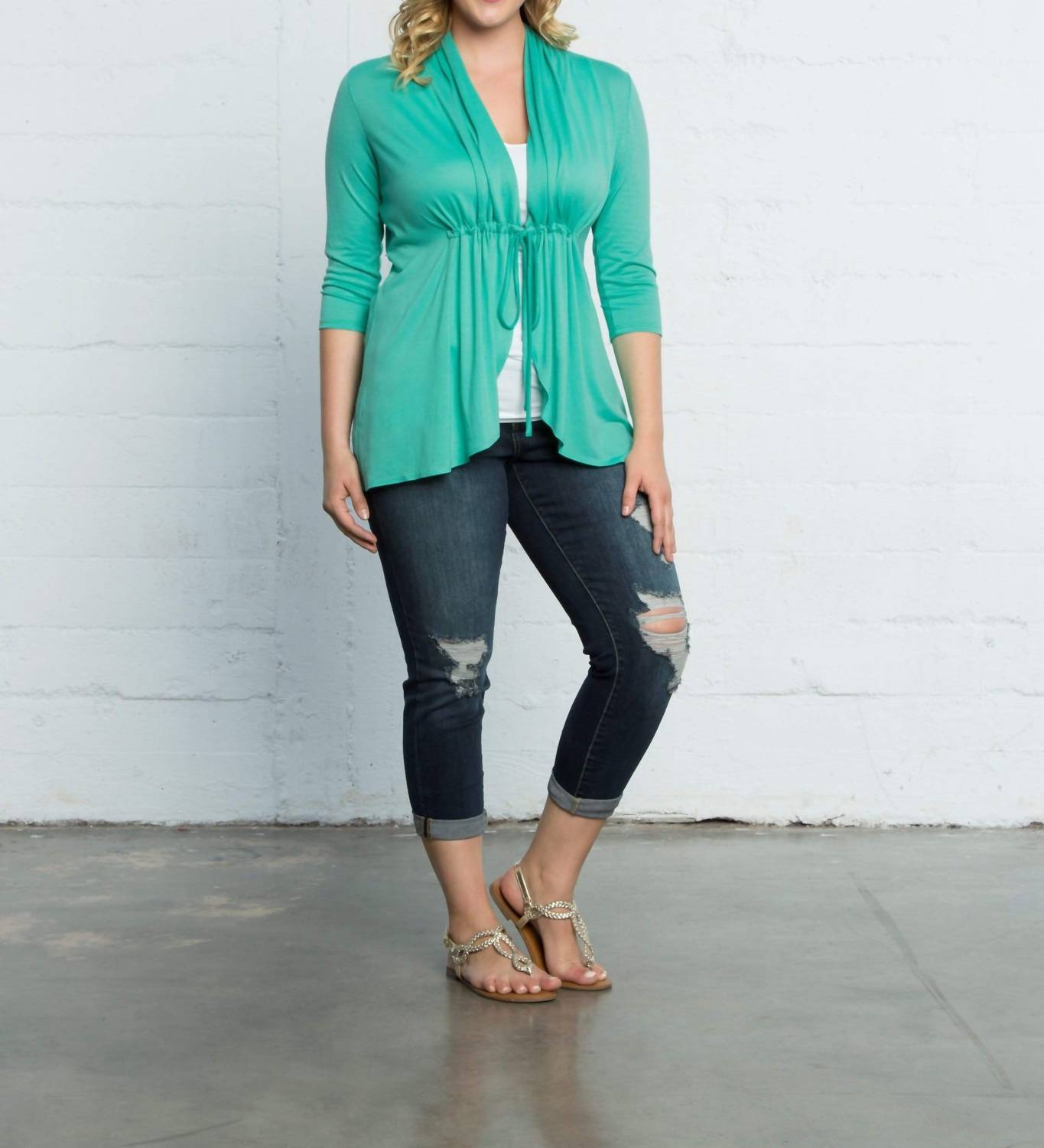 Топ Bellini Sunset Stroll с рукавом 3/4 зеленого цвета Kiyonna 
Топ Bellini Sunset Stroll с рукавом 3/4 зеленого цвета Kiyonna