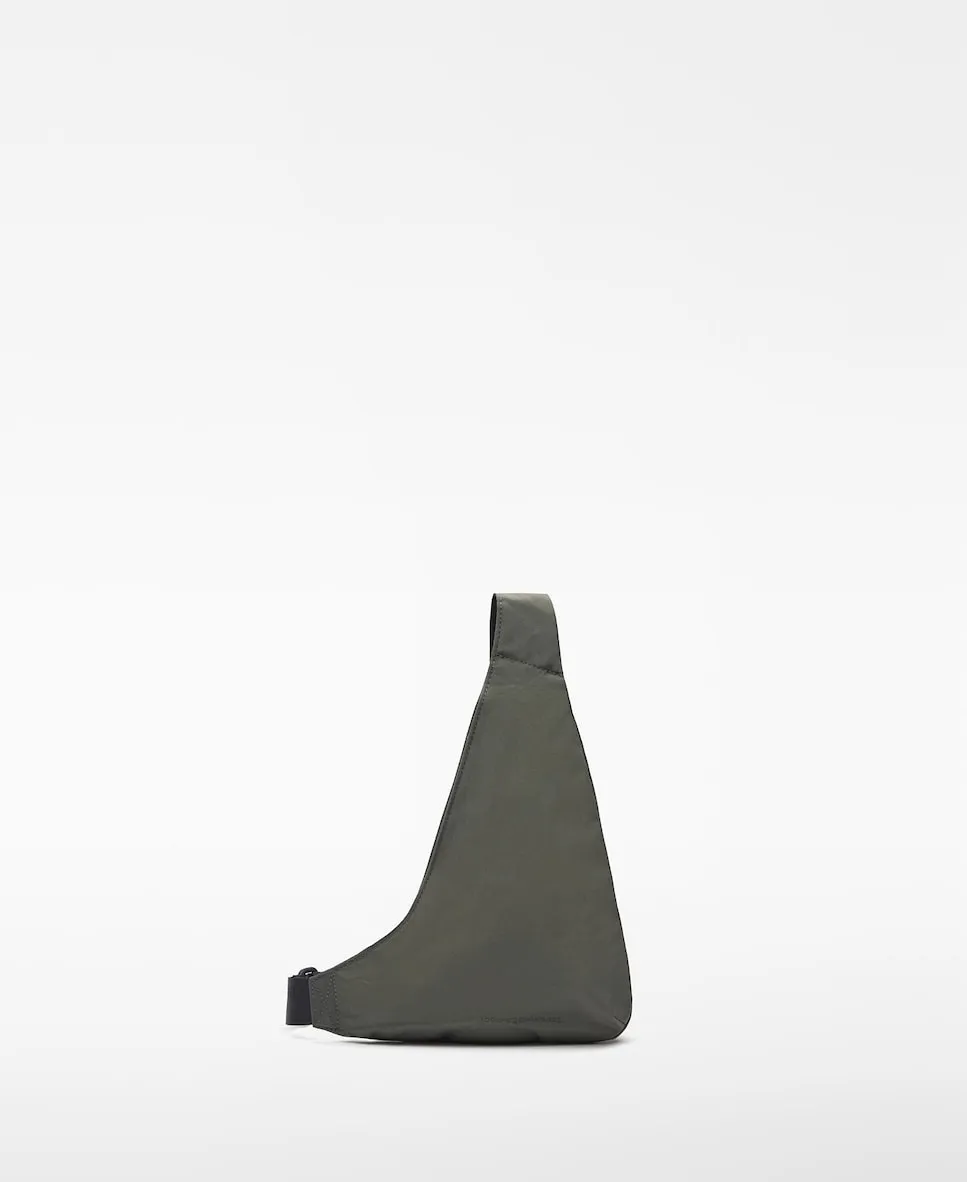 Мужская сумка через плечо из нейлона Adolfo Dominguez, серно-зеленый
Мужская сумка через плечо из нейлона Adolfo Dominguez, серно-зеленый