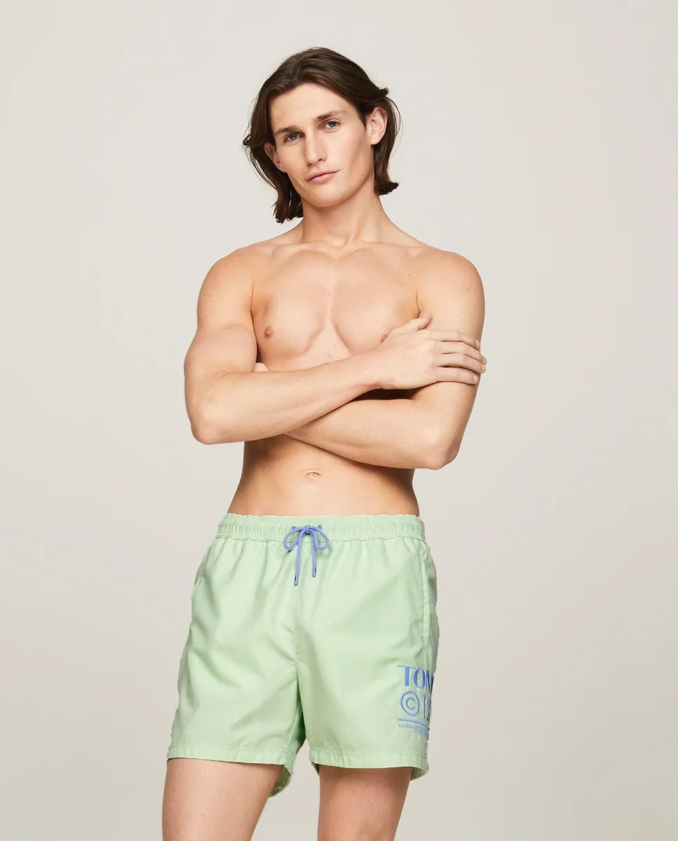 Мужские шорты для плавания средней длины с вышитым логотипом Tommy Jeans, цвет Verde Agua
Мужские шорты для плавания средней длины с вышитым логотипом Tommy Jeans, цвет Verde Agua