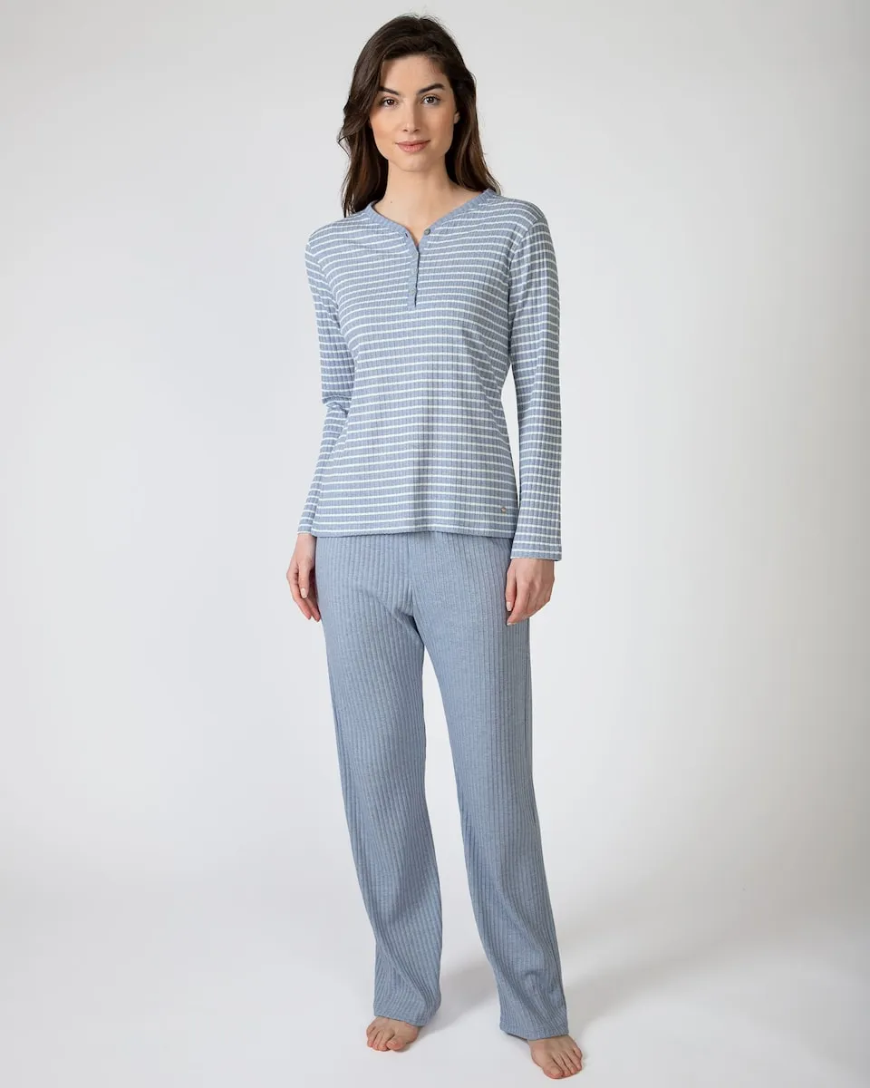 Женская длинная пижама из прорезиненной ткани Massana, светло-голубой
Женская длинная пижама из прорезиненной ткани Massana, светло-голубой