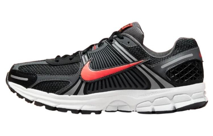 Кроссовки Nike Zoom Vomero 5 Black Picante Red, черный
Кроссовки Nike Zoom Vomero 5 Black Picante Red, черный