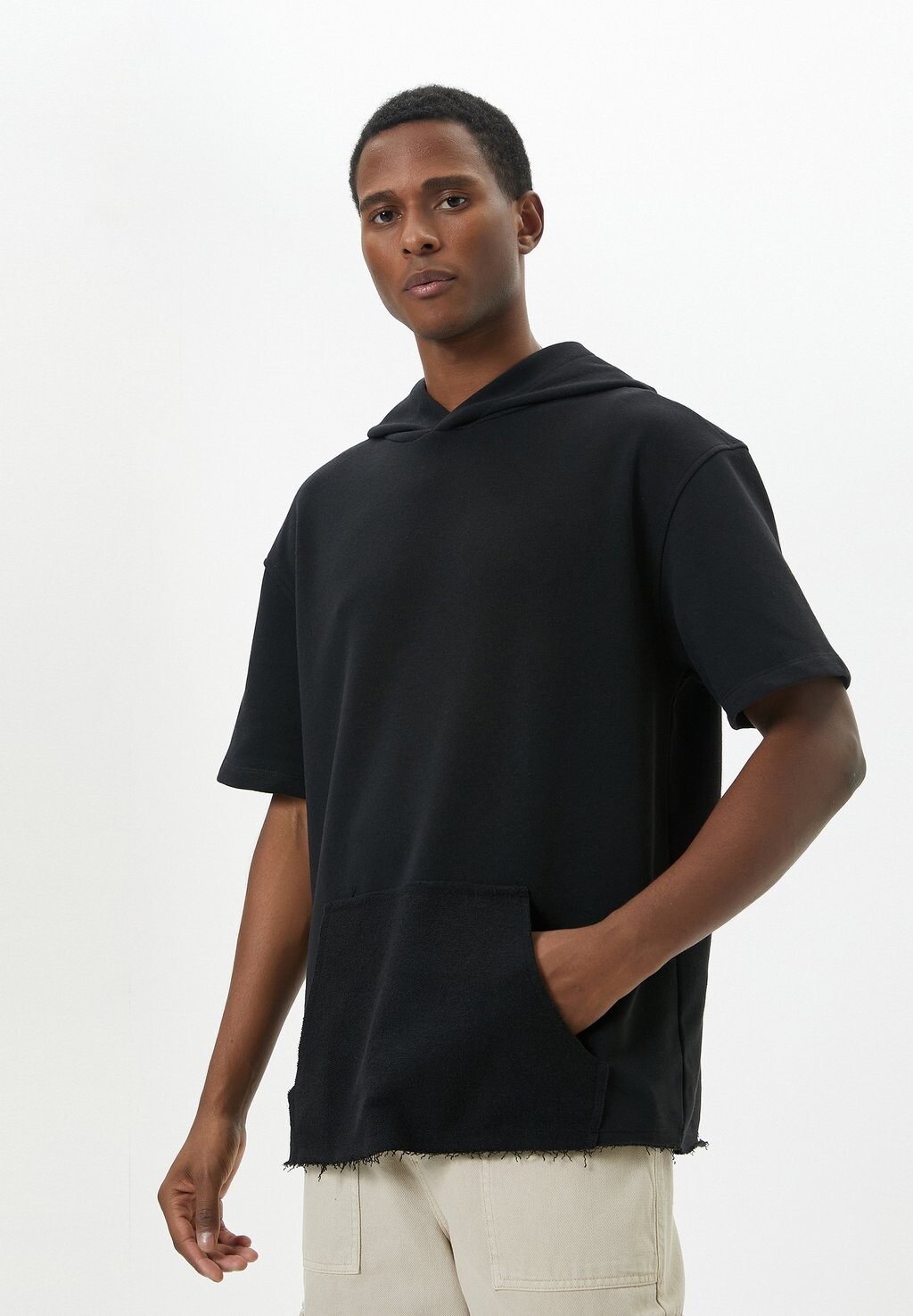 Футболка с принтом KANGAROO POCKET DETAIL LOOSE FIT SHORT SLEEVE HOODED Koton, черный
Футболка с принтом KANGAROO POCKET DETAIL LOOSE FIT SHORT SLEEVE HOODED Koton, черный