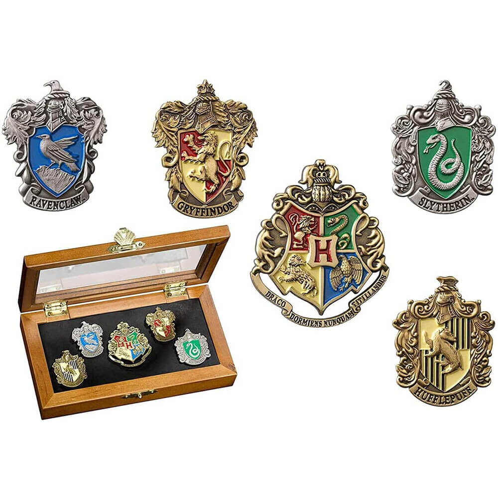 Набор значков факультетов Хогвартса The Noble Collection Harry Potter, 5 предметов
Набор значков факультетов Хогвартса The Noble Collection Harry Potter, 5 предметов
