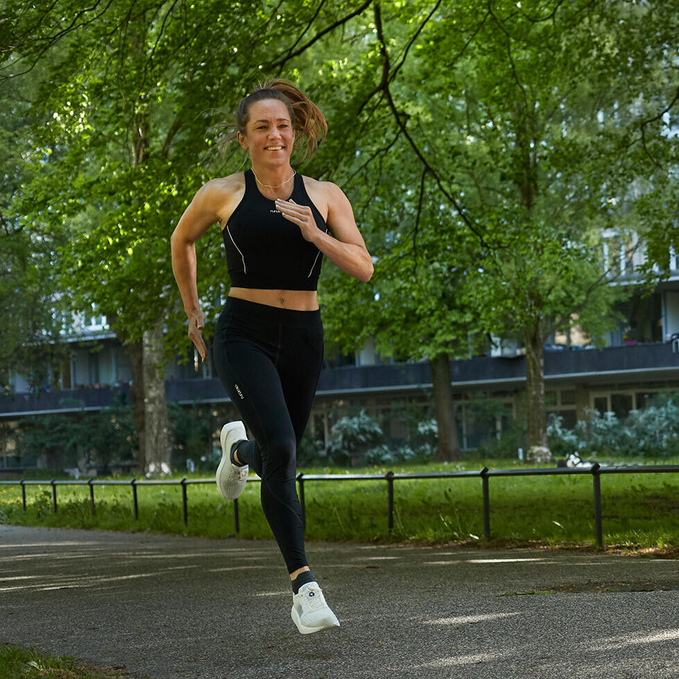 Кроп-топ женский, укороченный, черный RUNAMICS, черный
Кроп-топ женский, укороченный, черный RUNAMICS, черный