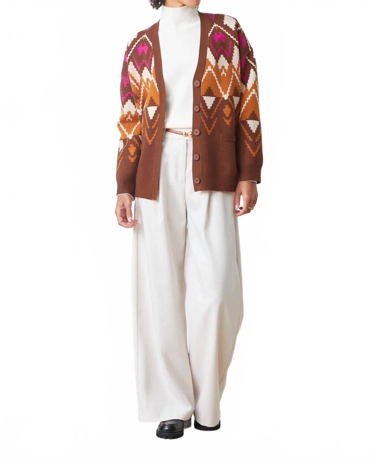 Коричневый свитер с пуговицами спереди от Gatsby Suncoo, коричневый
Коричневый свитер с пуговицами спереди от Gatsby Suncoo, коричневый