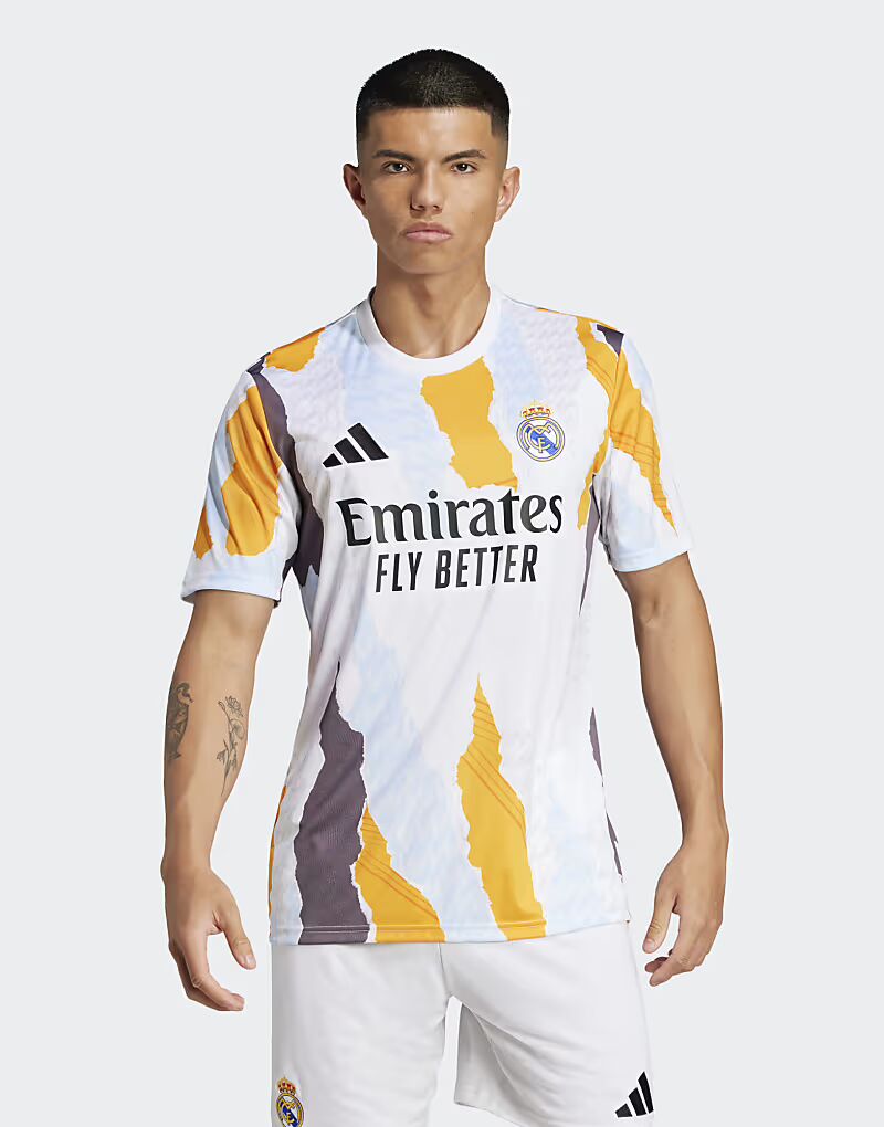 Предматчевая футболка «Реал Мадрид» 24/25 от Adidas performance в белом/оранжевом/угольном цветах 
Предматчевая футболка «Реал Мадрид» 24/25 от Adidas performance в белом/оранжевом/угольном цветах