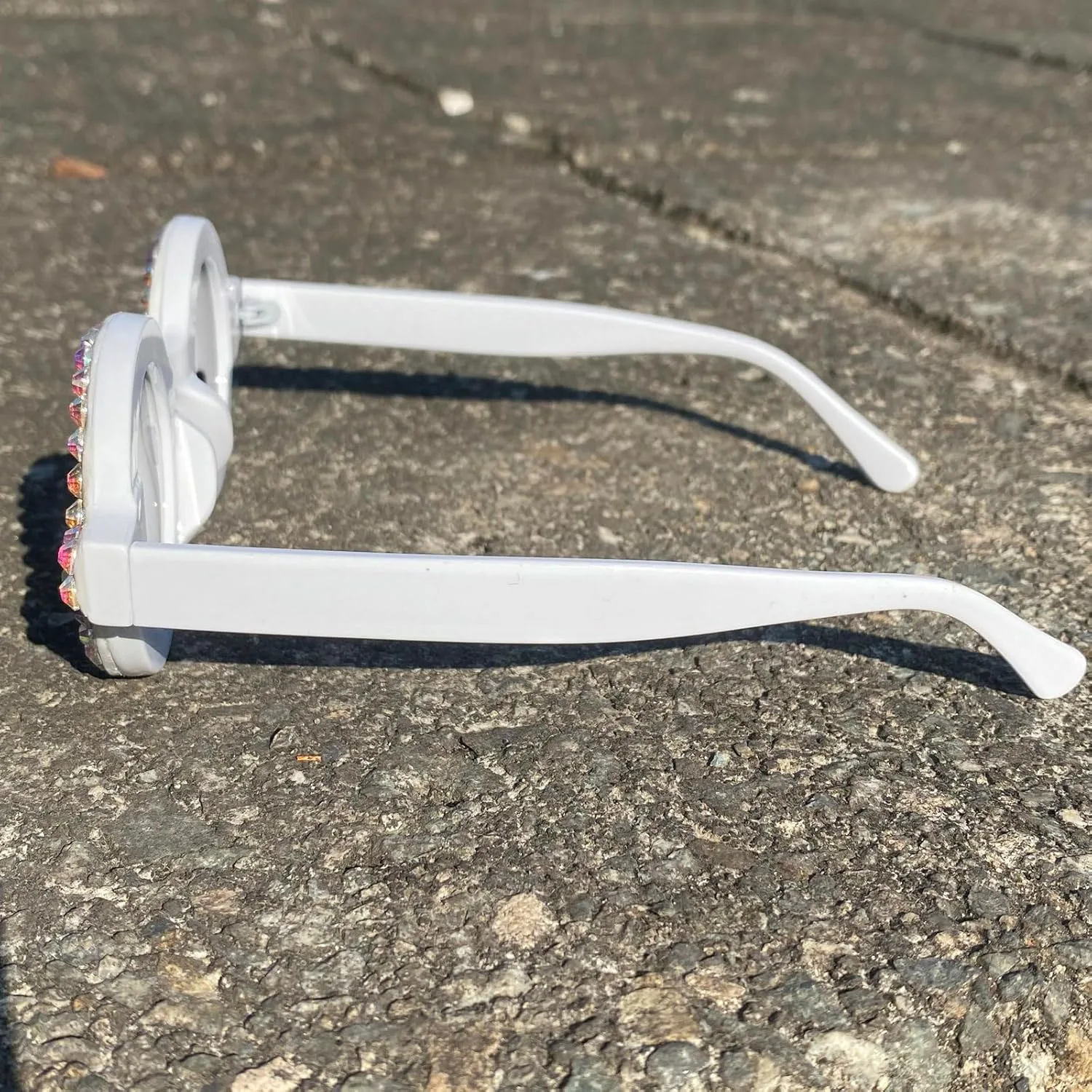 Ретро круглые солнцезащитные очки с бриллиантами для женщин, модные винтажные очки в форме круга со стразами, стильные очки в толстой оправе mincl, 2pcs-black&white
Ретро круглые солнцезащитные очки с бриллиантами для женщин, модные винтажные очки в форме круга со стразами, стильные очки в толстой оправе mincl, 2pcs-black&white