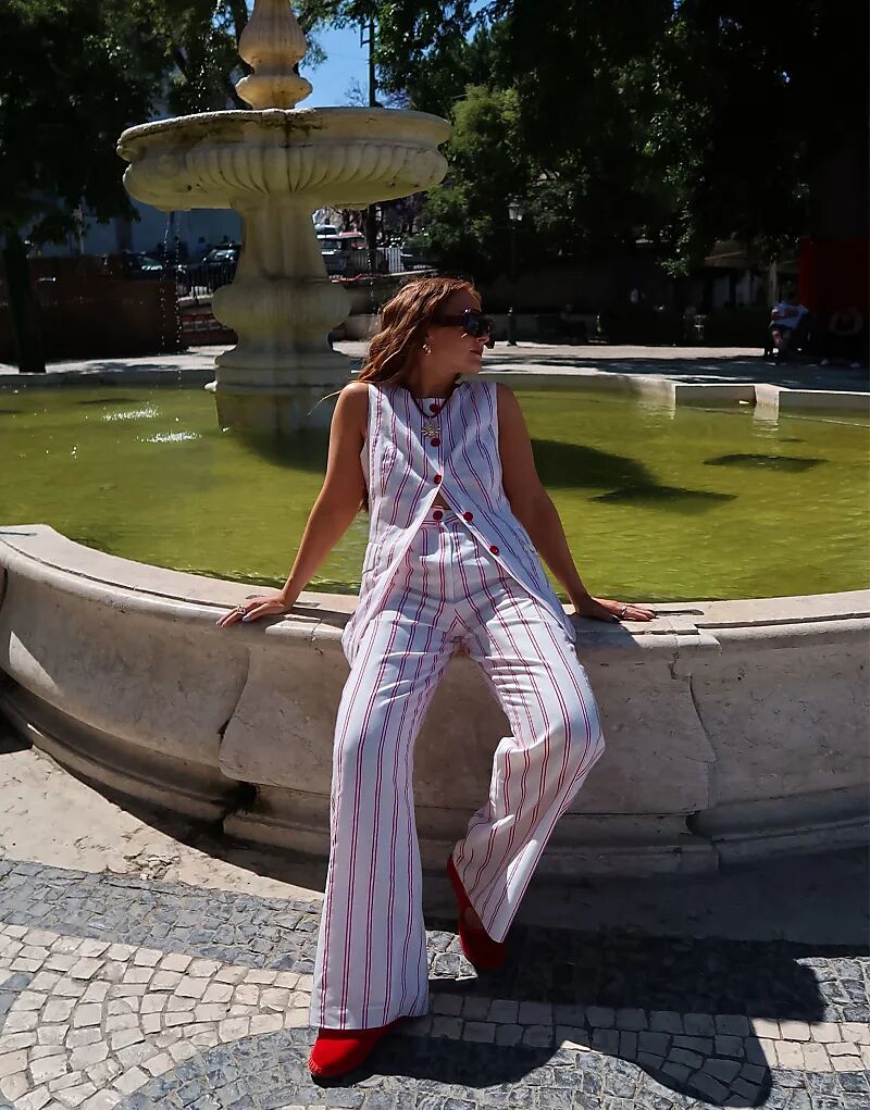 Прямые полосатые брюки из твила Labelrail x Rebecca Olivia красного и кремового цветов — часть комплекта
Прямые полосатые брюки из твила Labelrail x Rebecca Olivia красного и кремового цветов — часть комплекта