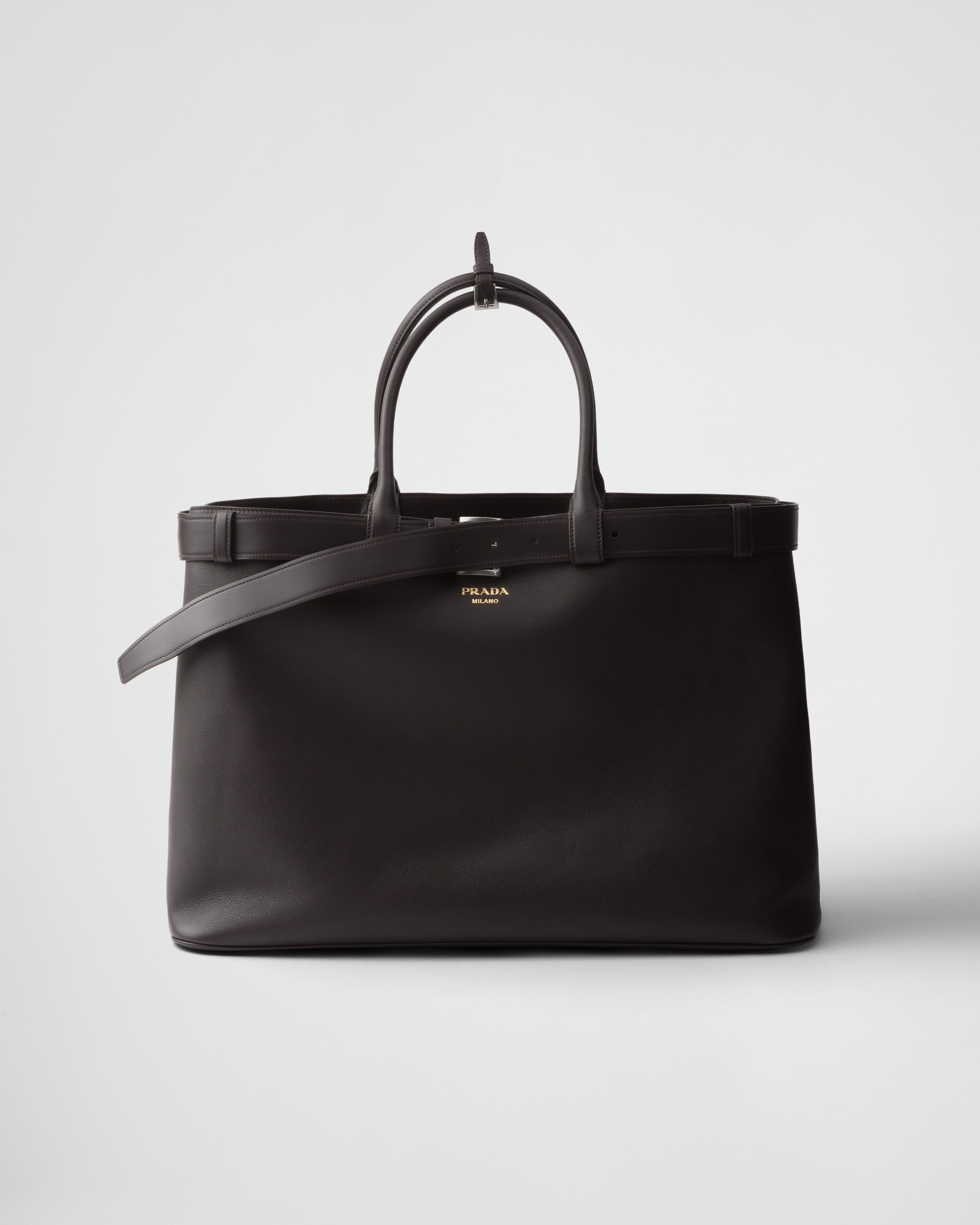 Сумка Prada Buckle из кожи с ремнем, коричневый
Сумка Prada Buckle из кожи с ремнем, коричневый