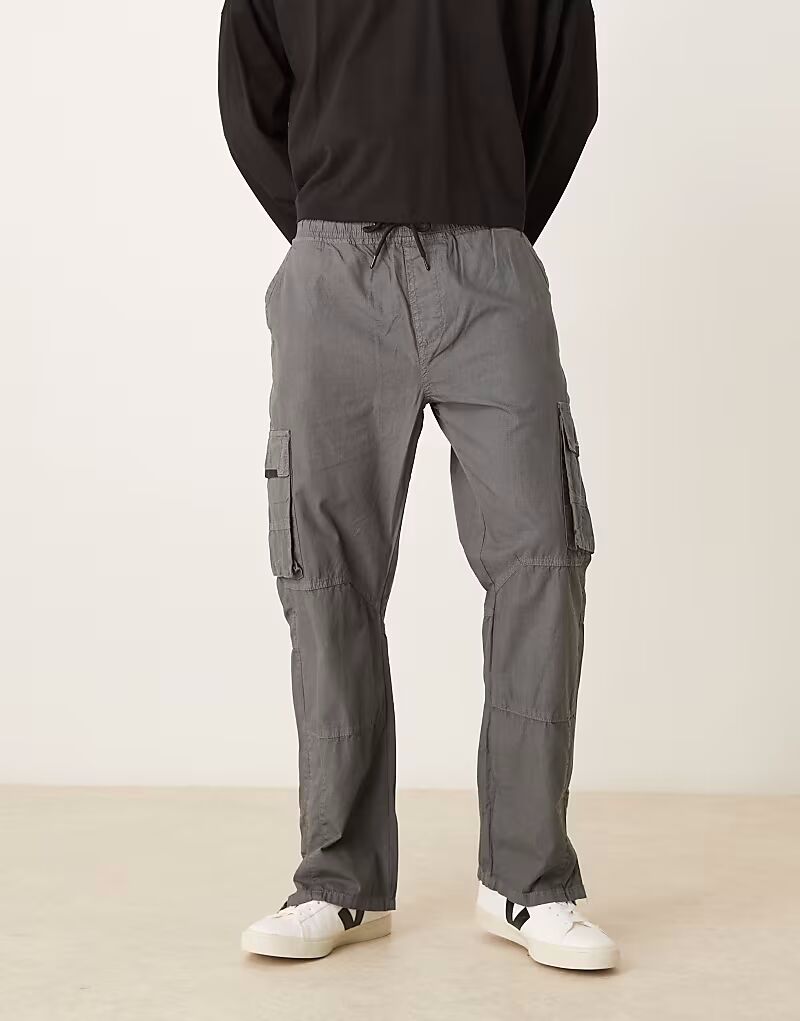 Широкие брюки-карго из рипстопа серого цвета Brave Soul
Широкие брюки-карго из рипстопа серого цвета Brave Soul