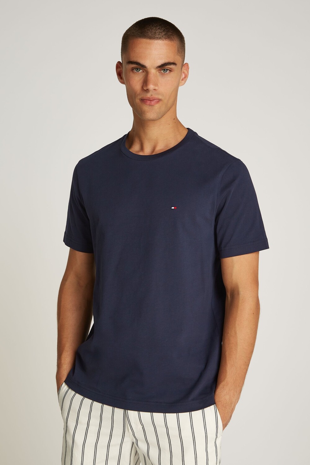 Обычная однотонная футболка стандартного кроя Tommy Hilfiger, синий
Обычная однотонная футболка стандартного кроя Tommy Hilfiger, синий