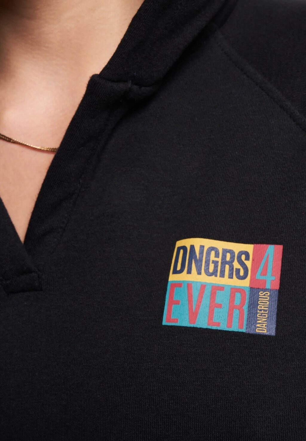 Толстовка с капюшоном WALLART Dangerous DNGRS, черный
Толстовка с капюшоном WALLART Dangerous DNGRS, черный