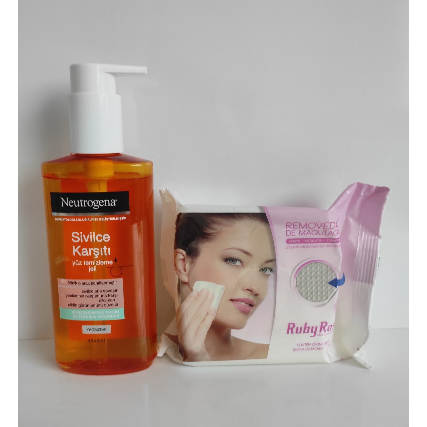 Очищающий гель для лица Neutrogena 200 мл + Салфетки для снятия макияжа Ruby Rose
Очищающий гель для лица Neutrogena 200 мл + Салфетки для снятия макияжа Ruby Rose