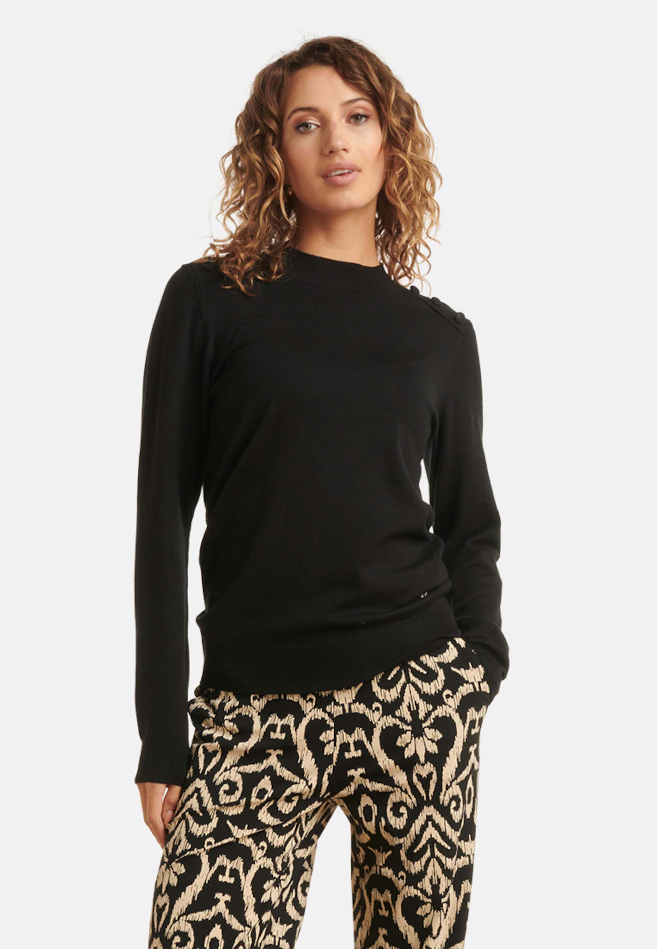 Smashed Lemon Свитер в черном цвете
Smashed Lemon Свитер в черном цвете