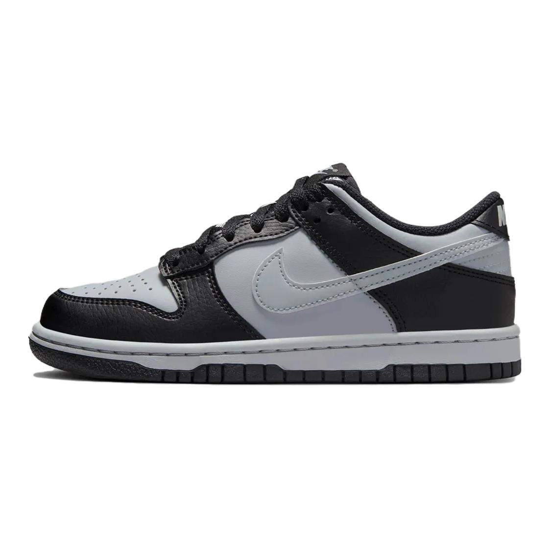 Низкие детские скейтбордические кроссовки Nike Dunk с противоскользящей и износостойкой подошвой черно-серые
Низкие детские скейтбордические кроссовки Nike Dunk с противоскользящей и износостойкой подошвой черно-серые