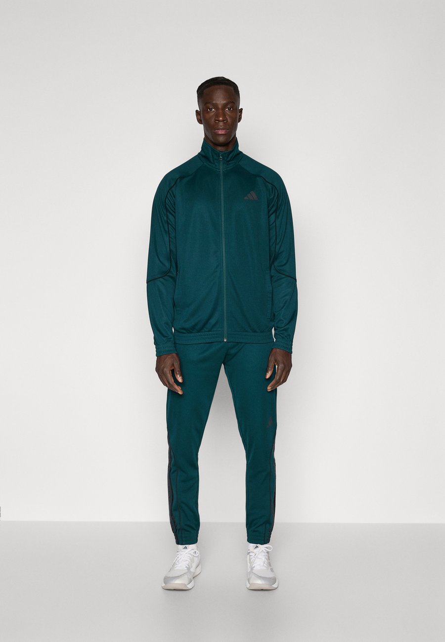 Спортивный костюм Adidas Sportswear STADIUM SET, Aurora Ivy/Black/Dark Green
Спортивный костюм Adidas Sportswear STADIUM SET, Aurora Ivy/Black/Dark Green