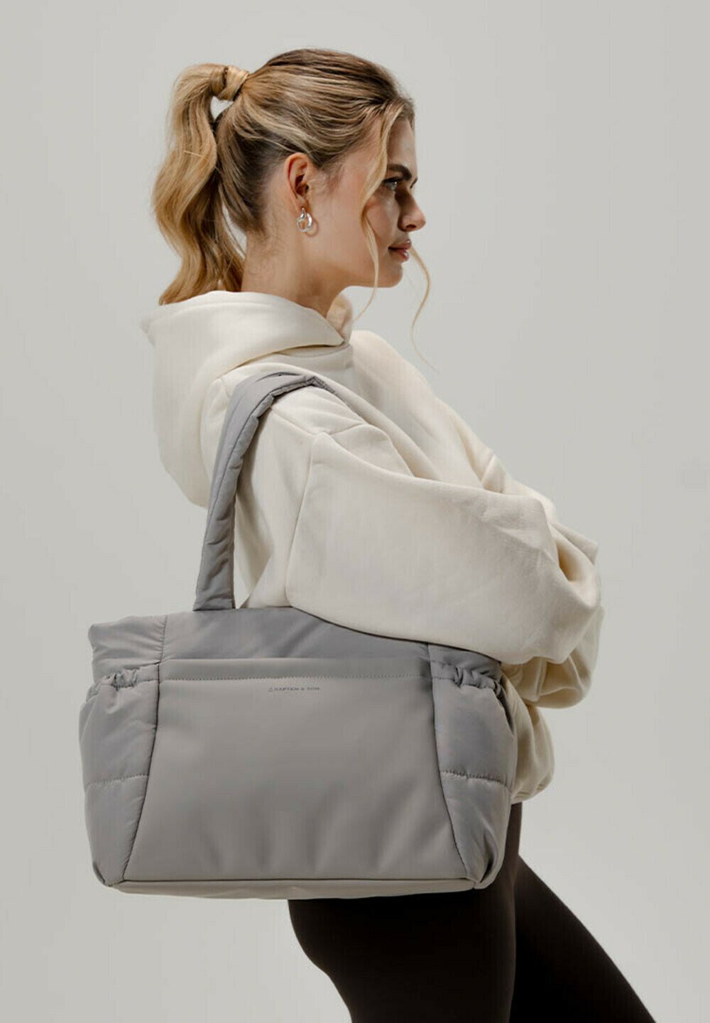 Сумка HELLVI CLOUD MEDIUM Kapten & Son, серый
Сумка HELLVI CLOUD MEDIUM Kapten & Son, серый