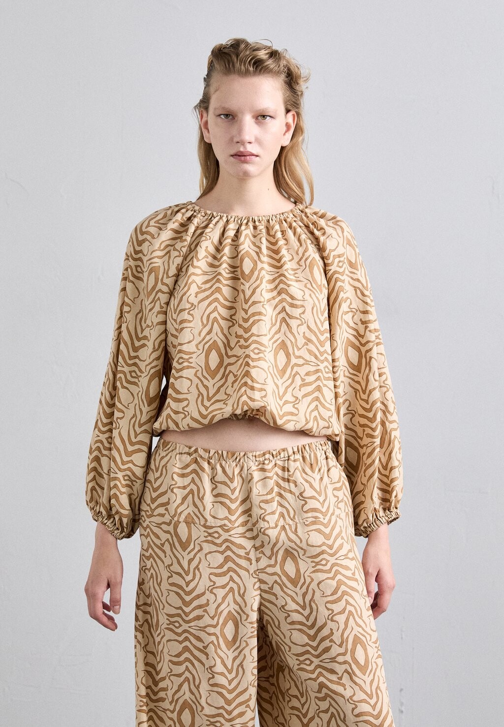 Блуза LALOW By Malene Birger, бежевый
Блуза LALOW By Malene Birger, бежевый