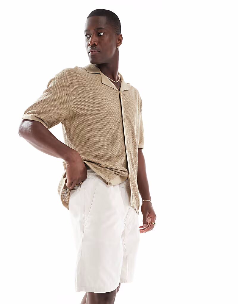 Шорты-чиносы Jack & Jones со шнурком светло-бежевого цвета
Шорты-чиносы Jack & Jones со шнурком светло-бежевого цвета