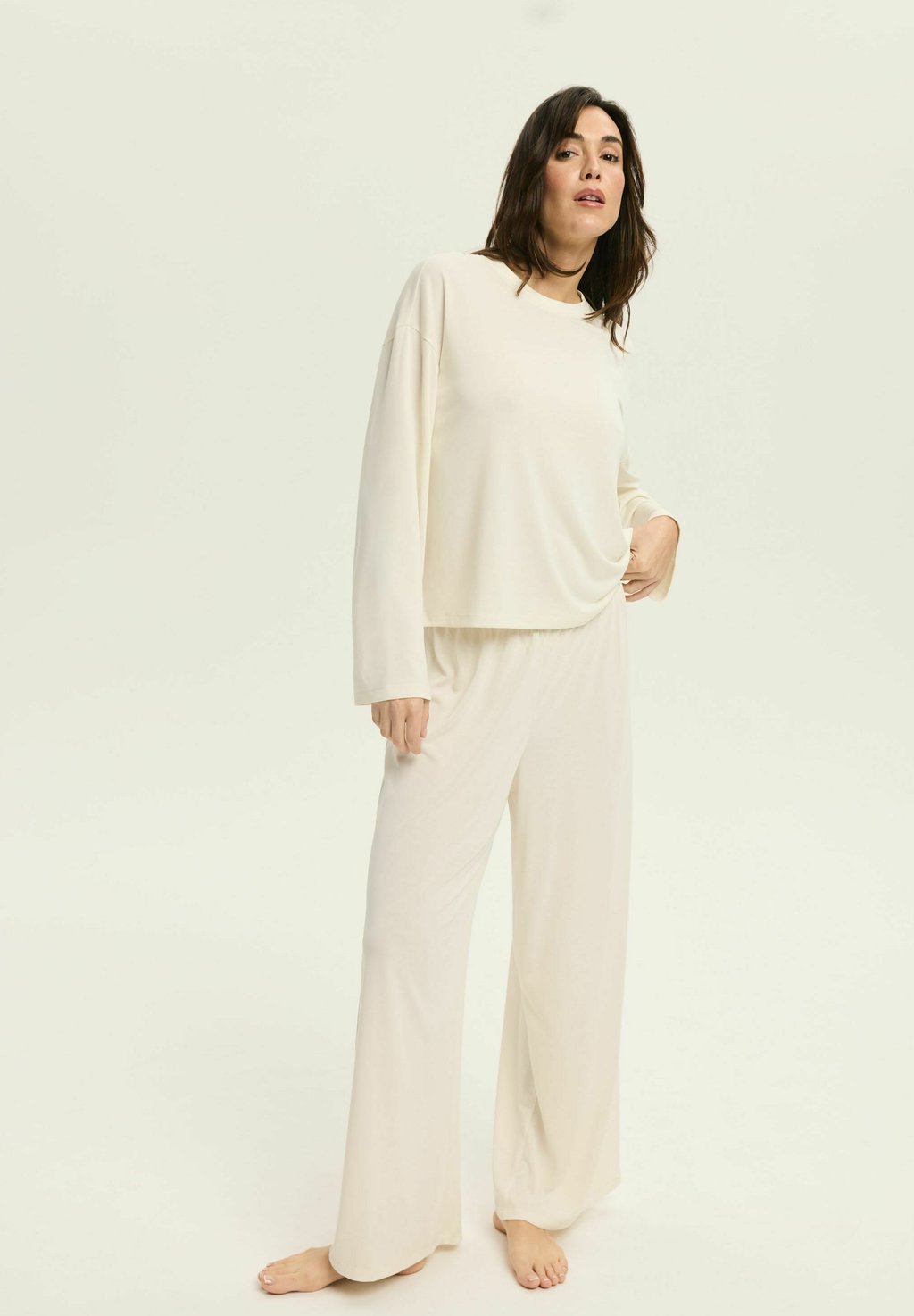 Пижамные штаны RUTH ESOTIQ, кремовый
Пижамные штаны RUTH ESOTIQ, кремовый