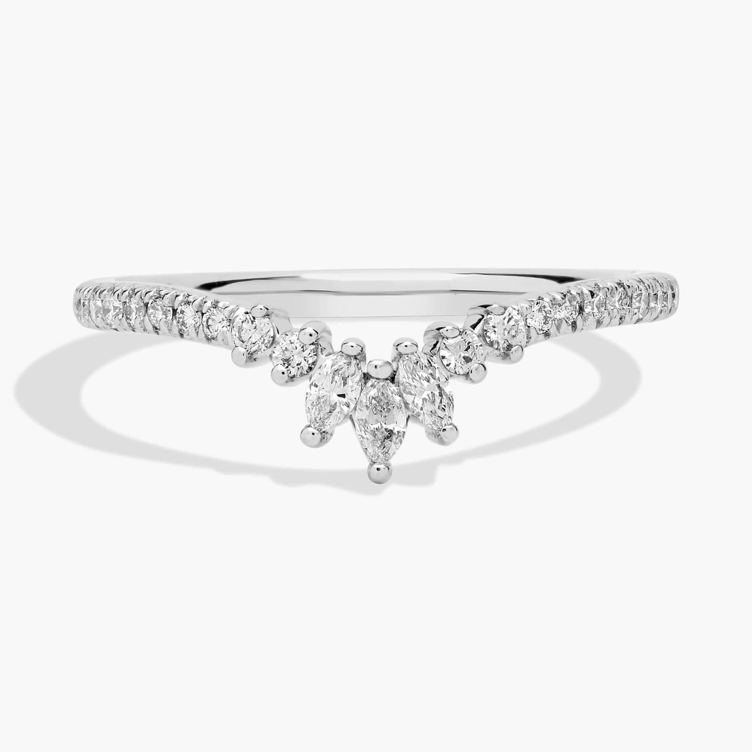 Кольцо с изогнутым акцентом огранки «маркиз» и бриллиантовым паве из 18-каратного белого золота (1/4 карата) Blue Nile
Кольцо с изогнутым акцентом огранки «маркиз» и бриллиантовым паве из 18-каратного белого золота (1/4 карата) Blue Nile