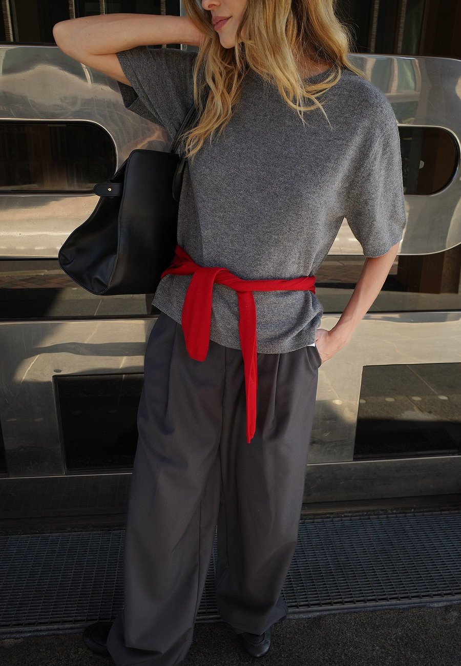 Брюки NA-KD DETAILED WIDE LEG, Grey
Брюки NA-KD DETAILED WIDE LEG, Grey