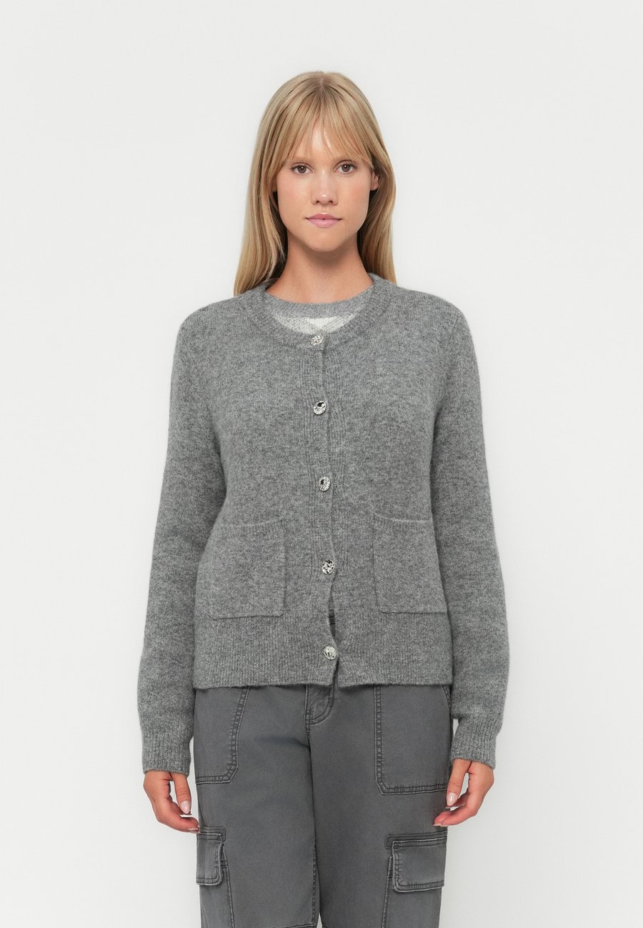 Кардиган Vero Moda VMNOVI O NECK BUTTON CARDIGAN, Medium Grey Melange/Mottled Grey
Кардиган Vero Moda VMNOVI O NECK BUTTON CARDIGAN, Medium Grey Melange/Mottled Grey