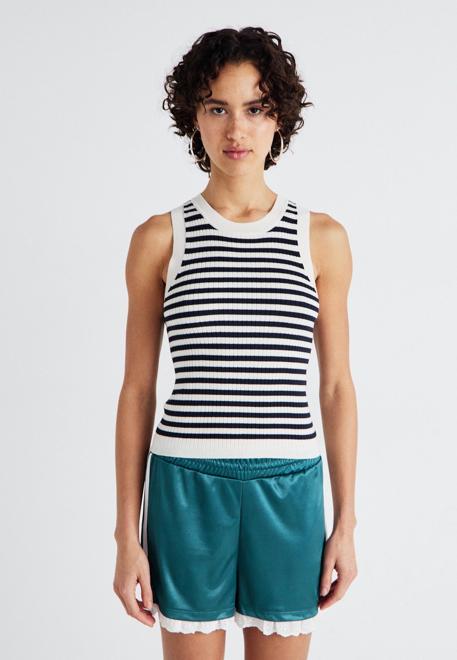 Топ JDY JDYAYA TANK NOOS, Cloud Dancer/Off-White
Топ JDY JDYAYA TANK NOOS, Cloud Dancer/Off-White