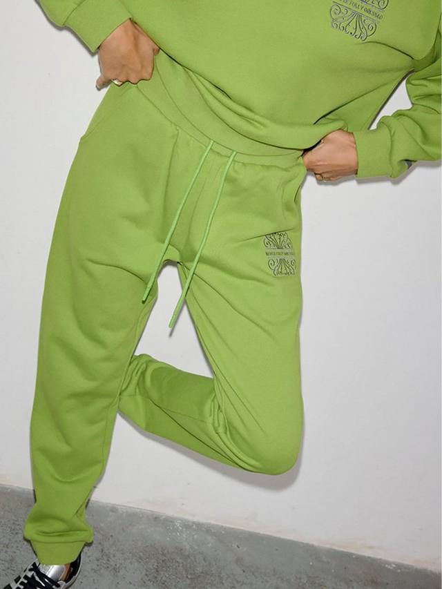 Хлопковые джоггеры с кулиской на талии Never Fully Dressed, Olive
Хлопковые джоггеры с кулиской на талии Never Fully Dressed, Olive