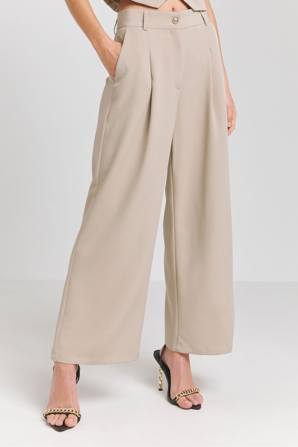 Мягкие широкие брюки строгого кроя Simply Be, бежевый
Мягкие широкие брюки строгого кроя Simply Be, бежевый
