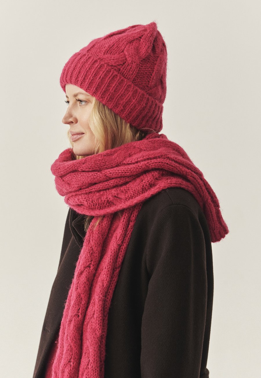Шарф TATUUM Scarf, Cranberry Rose/Pink
Шарф TATUUM Scarf, Cranberry Rose/Pink