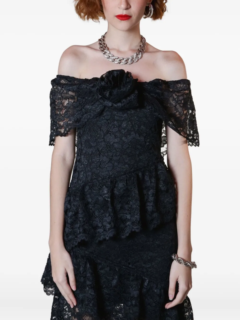 Платье Bellini с открытыми плечами и оборками из кружева Lethicia Bronstein, черный
Платье Bellini с открытыми плечами и оборками из кружева Lethicia Bronstein, черный