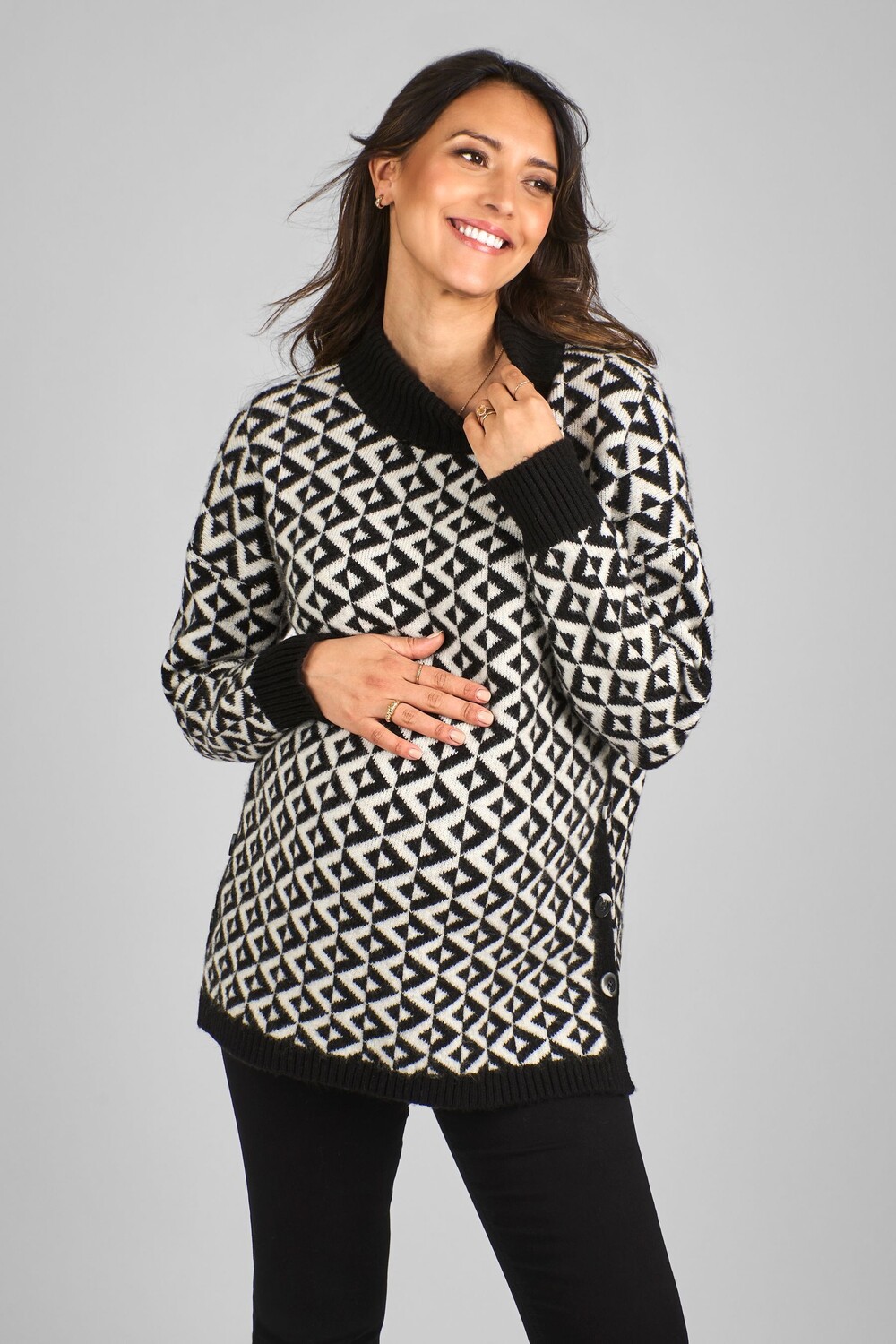 Джемпер с геометрическим вырезом и воротником стойкой для беременных и кормящих мам Jojo Maman Bébé, черный
Джемпер с геометрическим вырезом и воротником стойкой для беременных и кормящих мам Jojo Maman Bébé, черный