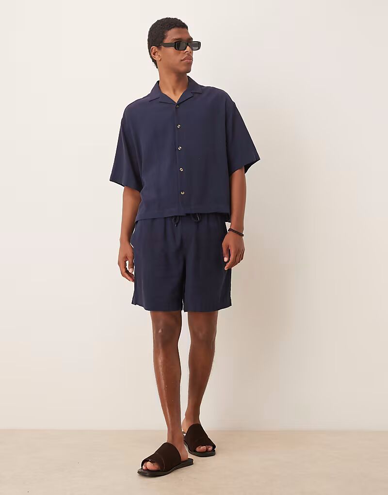 Широкие шорты ASOS DESIGN из льна темно-синего цвета, без застежек,
Широкие шорты ASOS DESIGN из льна темно-синего цвета, без застежек,