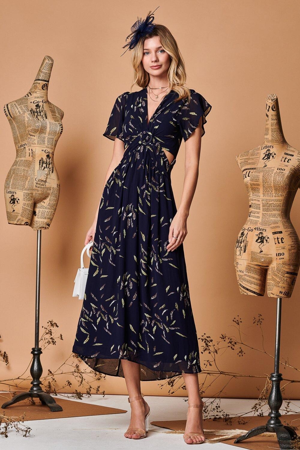 Шифоновое платье макси с глубоким вырезом и вырезом в виде замочной скважины Jolie Moi, синий
Шифоновое платье макси с глубоким вырезом и вырезом в виде замочной скважины Jolie Moi, синий