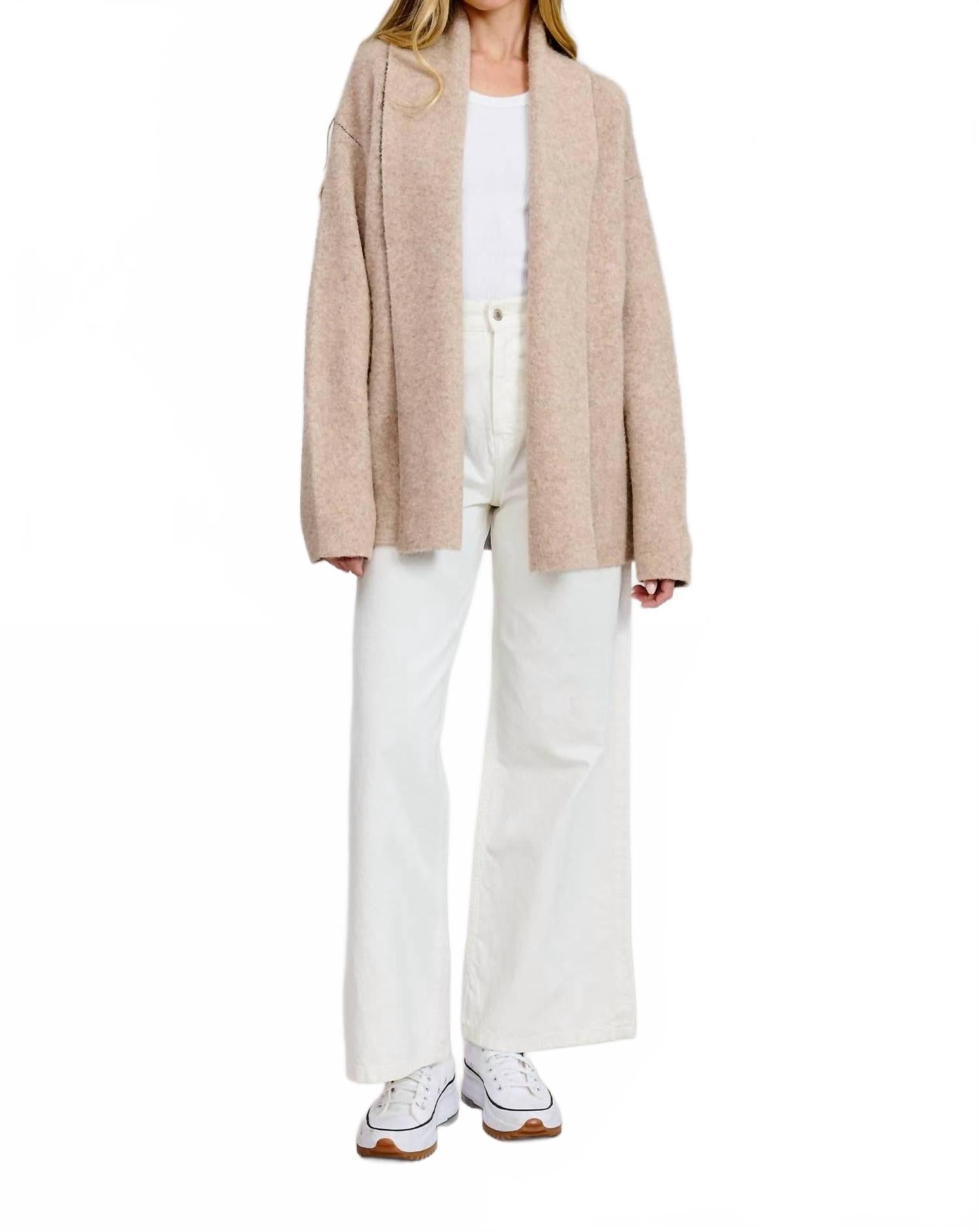 FLAT WHITE Жаккардовый свитер-кардиган с рисунком «Щенок» бежевого цвета
FLAT WHITE Жаккардовый свитер-кардиган с рисунком «Щенок» бежевого цвета