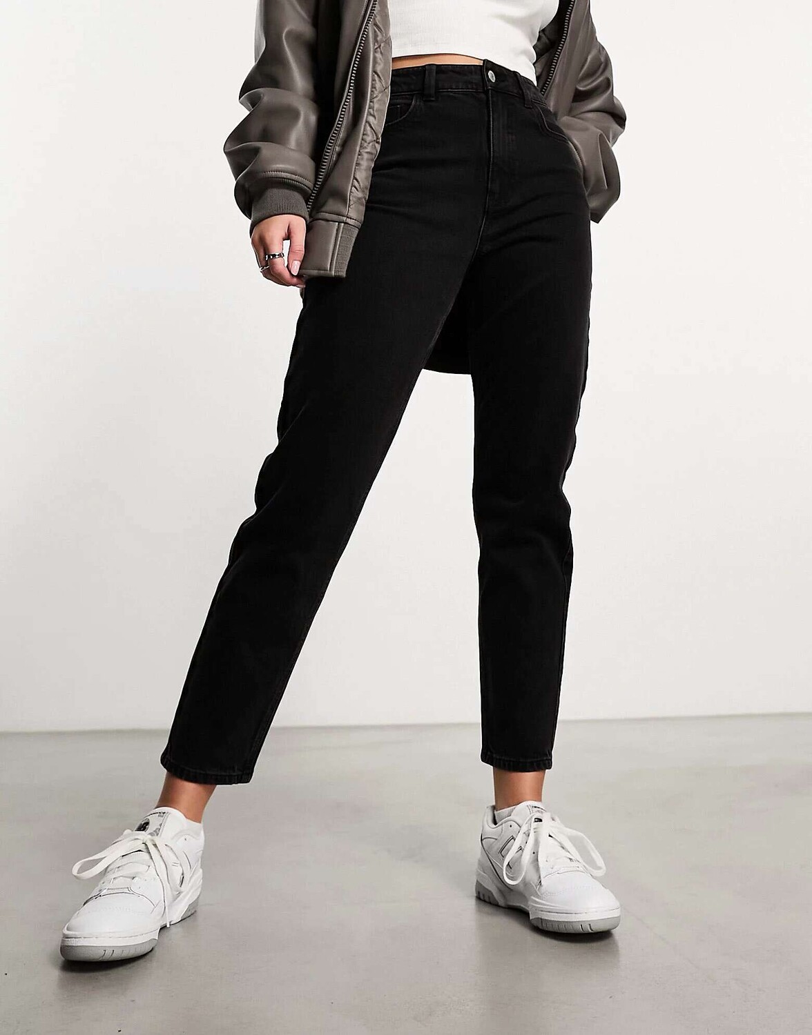 Черные джинсы New Look Mom
Черные джинсы New Look Mom