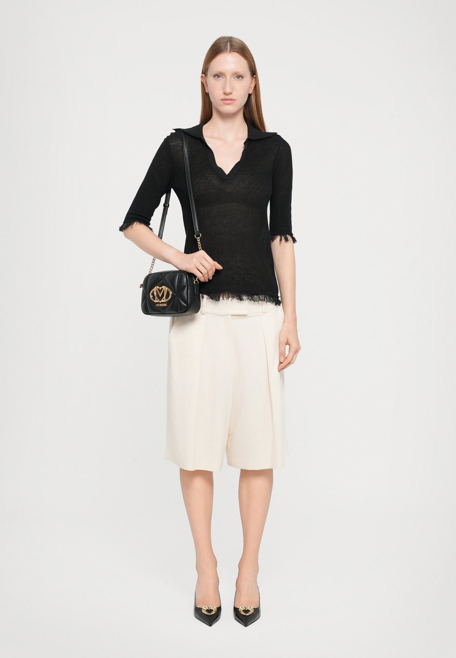 Сумка кросс-боди Love Moschino EMBOSSED, Black
Сумка кросс-боди Love Moschino EMBOSSED, Black